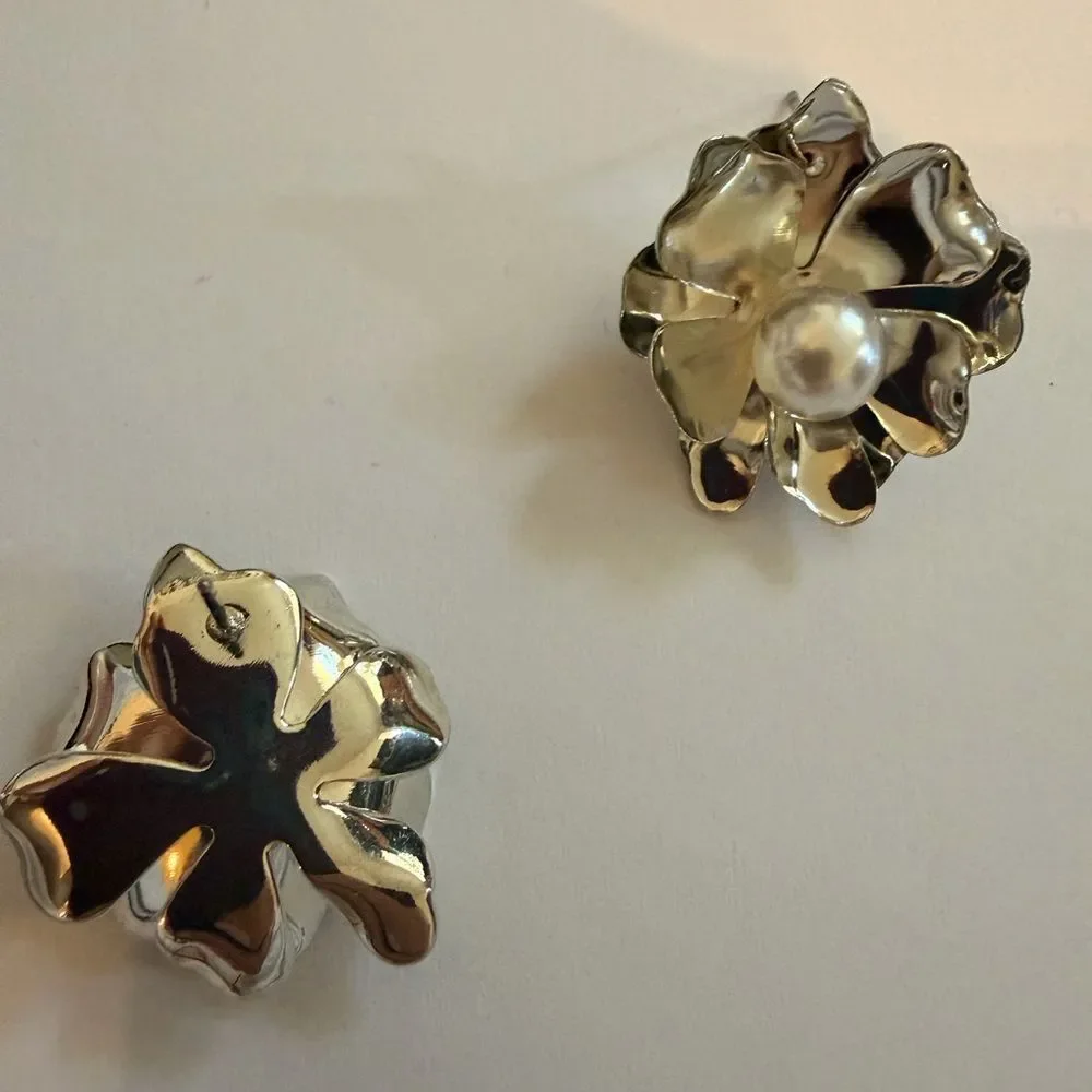 Elegant Silver Pearl Flower Earrings A1611